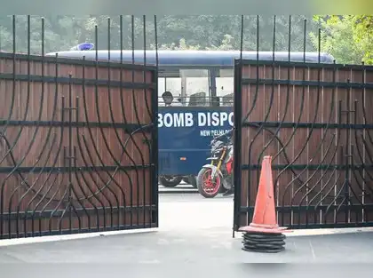 Ahmedabad News Today: Bomb Threats, Shopping Fest Buzz, and City Chaos Unpacked